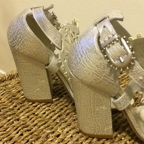 ⚡️Givenchy metallic leather lace heart block heels - Picture 11 of 16